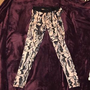 NWT BRAND NEW NIKE LEGGINGS